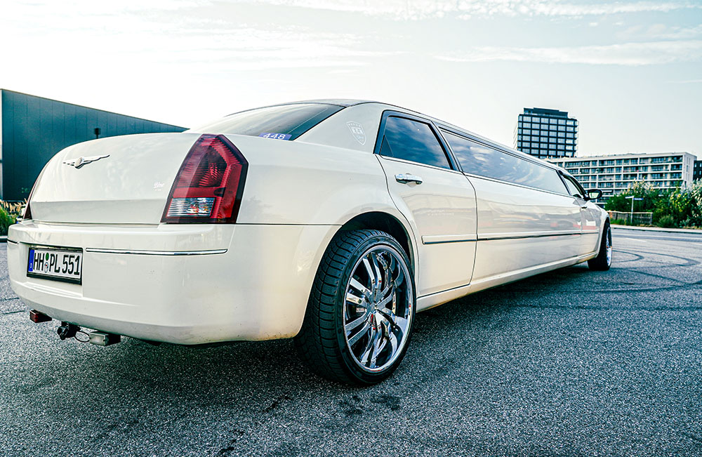 Chrysler-ivory300-