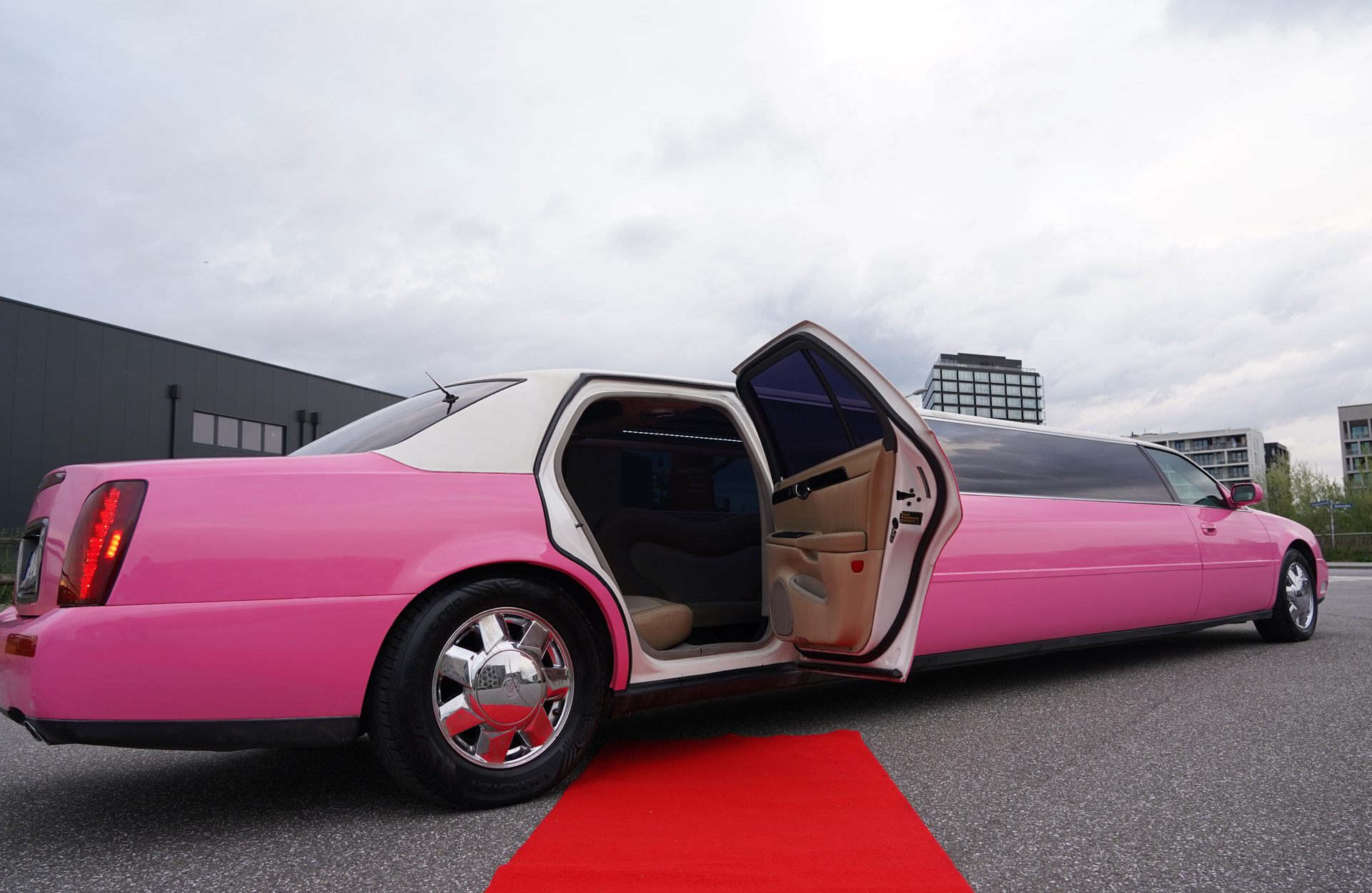 Pink Cadillac XXL limousine mieten - 2